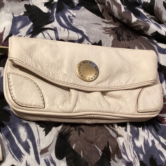 MARC JACOBS New York Wristlet Clutch Black Pebble Leather  MARC By MARC JACOBS Wristlet Clutch